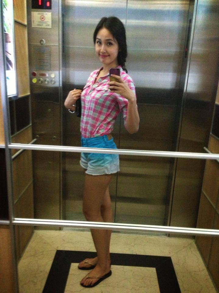 《漂亮的女邻居》在线观看