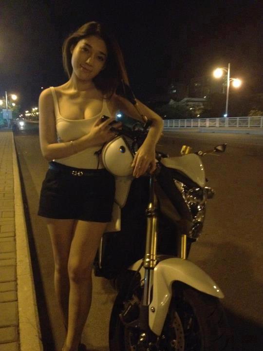 激情吃奶吻胸免费视频xxxx